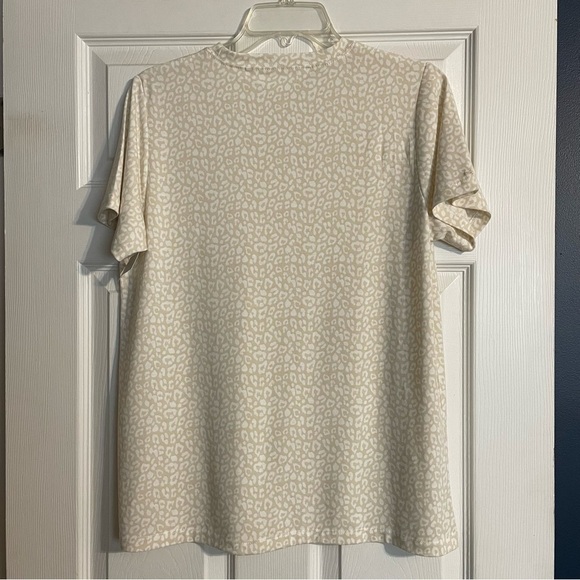 The Royal Standard Leopard Print Crew Neck Short Sleeve Tee Shirt Beige White - Picture 2 of 6